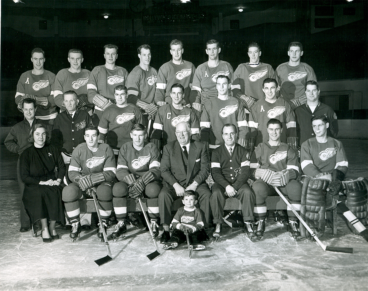 Marguerite Norris (first row, far left) with the 1952-53 Detroit Red Wings.