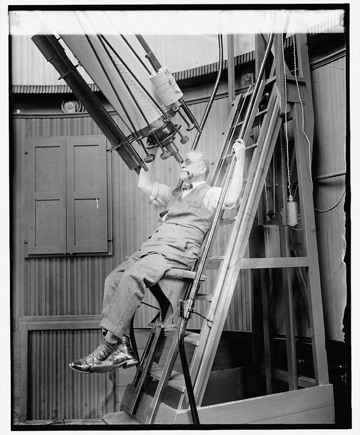 Astronomer and Mars enthusiast David Peck Todd looks through a telescope at Georgetown University Observatory, 21 August 1924